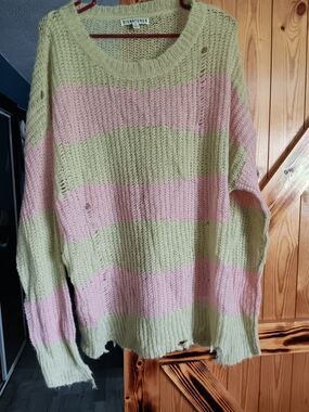 Signature8 Crewneck Distressed Striped Sweater